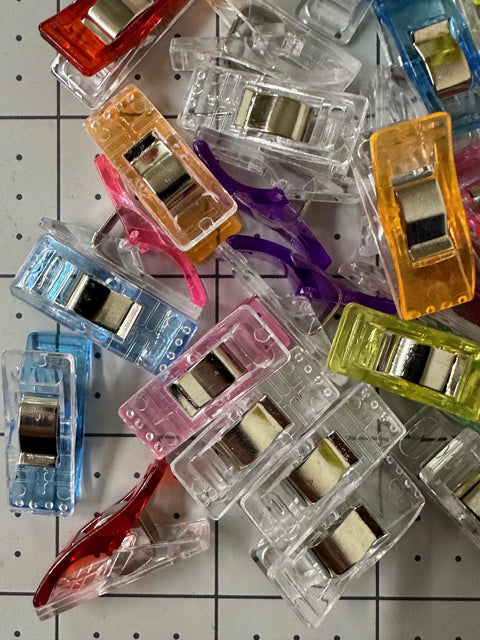 Sewing Fabric Clips 25 Pieces Sewing Quilting Binding Clips 25 Pack Rainbow of Colors